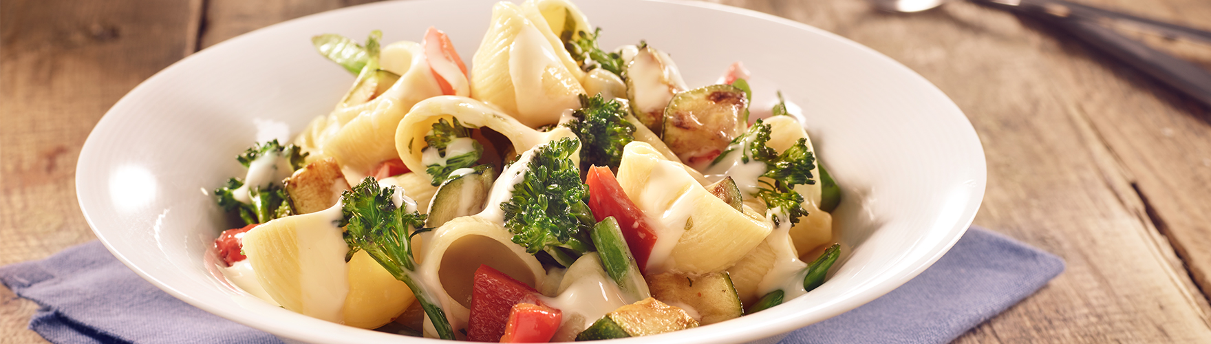 Conchas de pasta con brócoli, calabacín y pimiento con una salsa de ERU  Edam - Recept