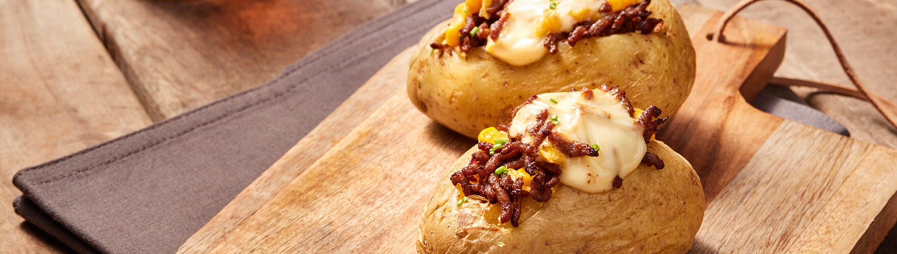 Baked potato with mince and sweet corn