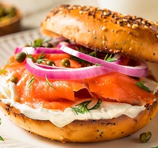 Bagel with ERU Spreadable Goat Cheese