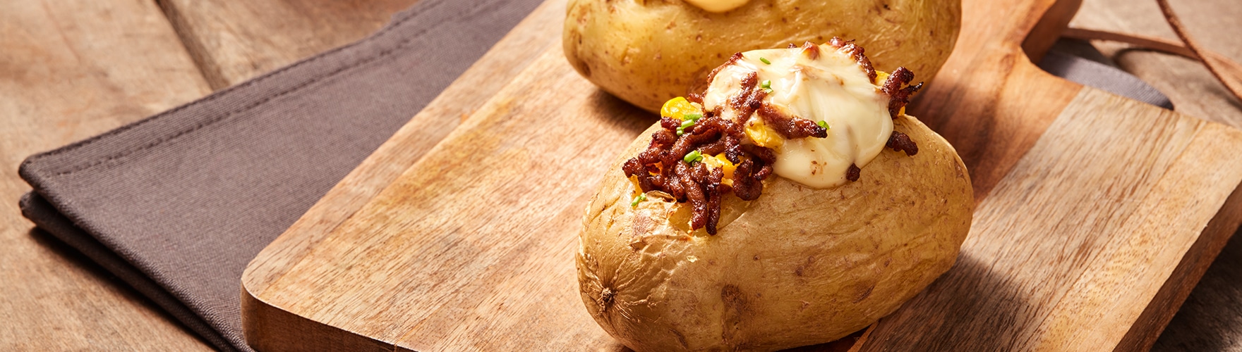 Baked potato with mince and sweet corn