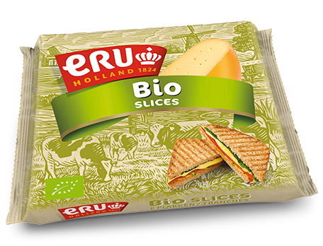 Geroosterd brood met biologische plakken kaas, parmaham, cherrytomaten en botersla