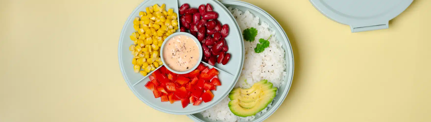 Mexicaanse poké bowl met pittige kaas